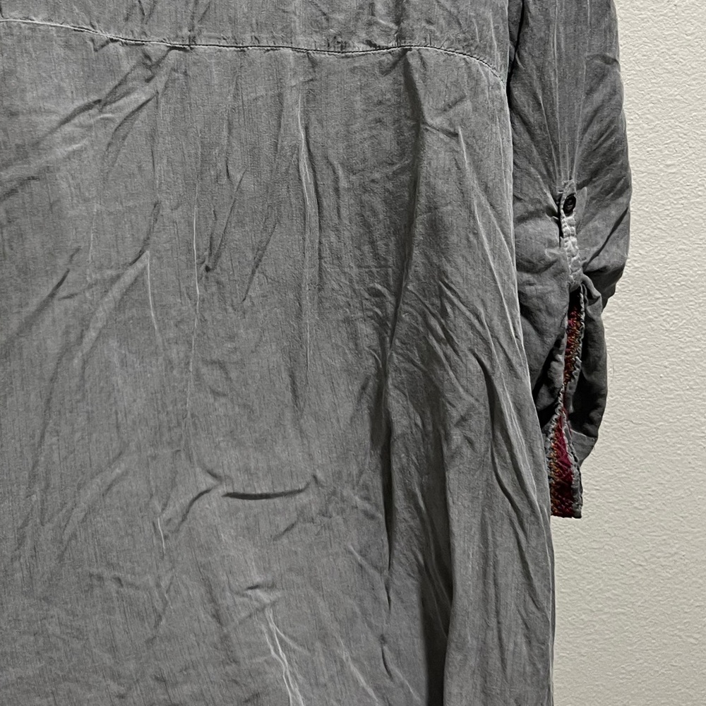 Andree By Unit Shirt Womens SMALL gray Embroidered Floral Boho Flowy Crinkle - Picture 4 of 7